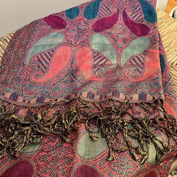 The Paper Store-Pashmina Wrap NWT - Picture 4 of 5